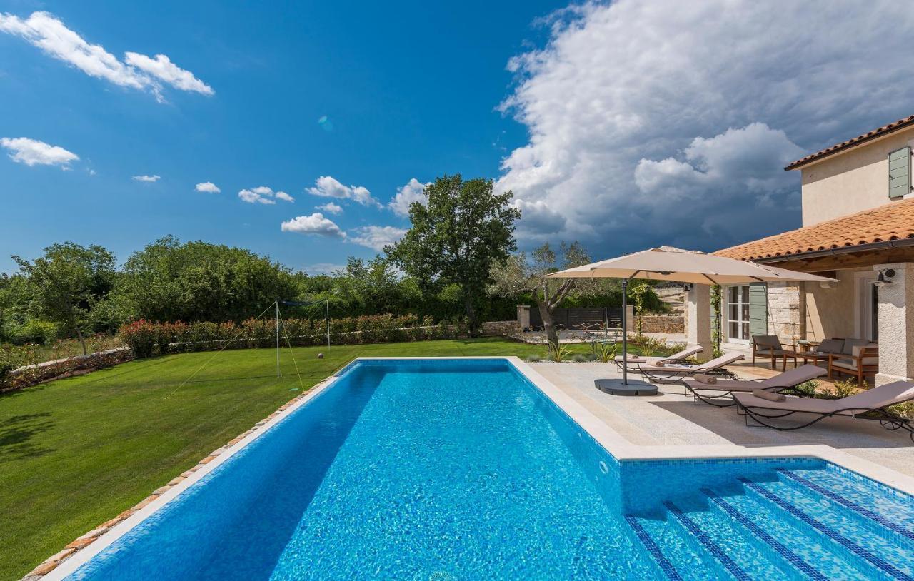 Villa-Osmium Smoljanci Exterior photo