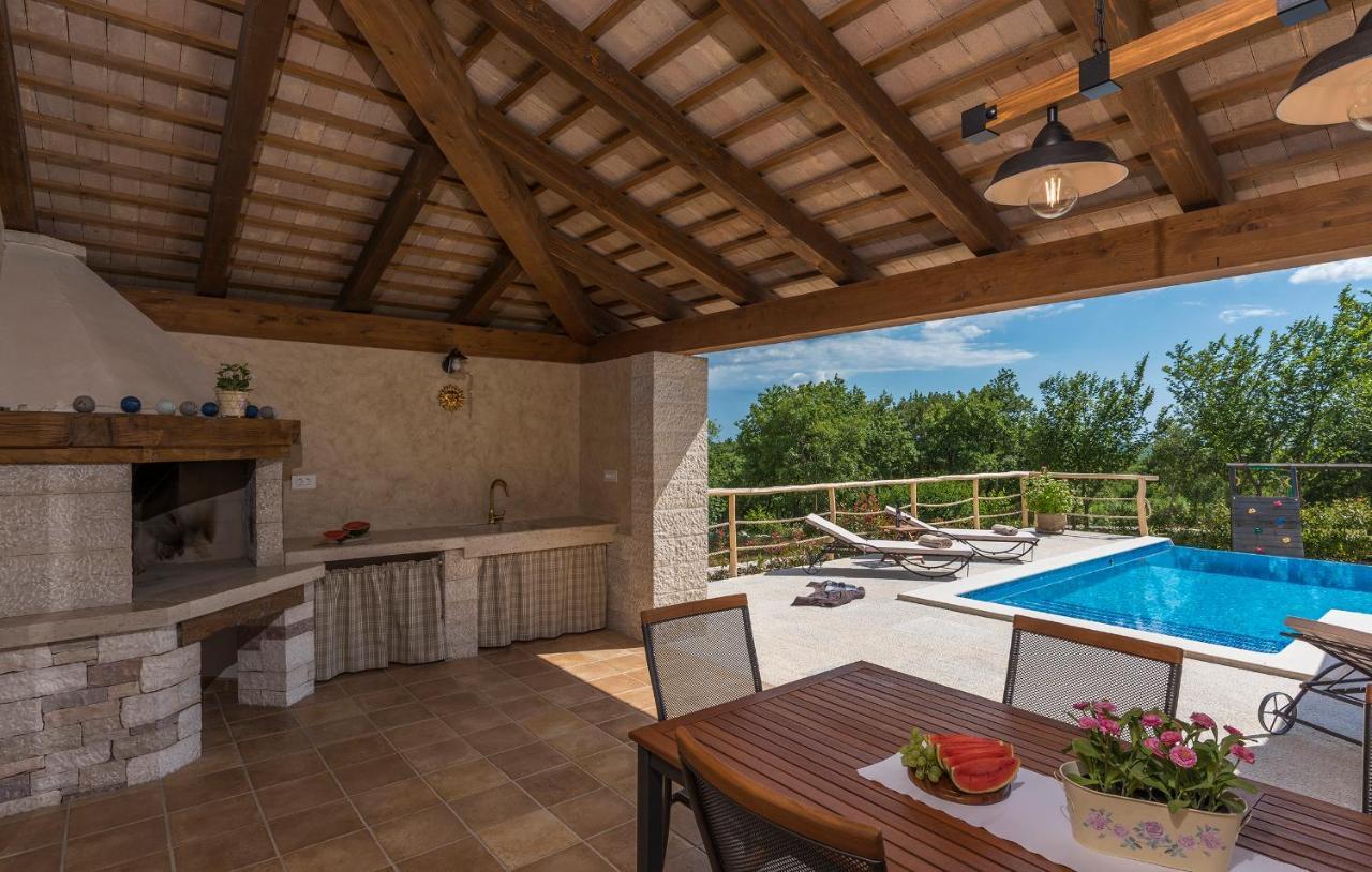 Villa-Osmium Smoljanci Exterior photo
