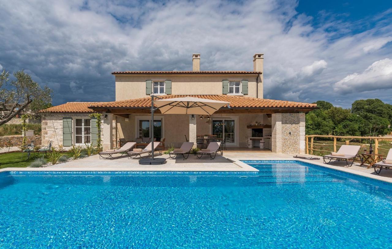 Villa-Osmium Smoljanci Exterior photo