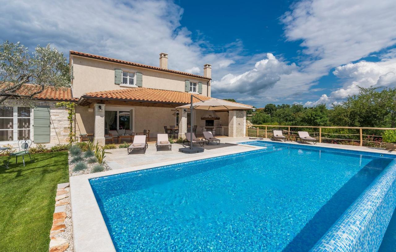 Villa-Osmium Smoljanci Exterior photo