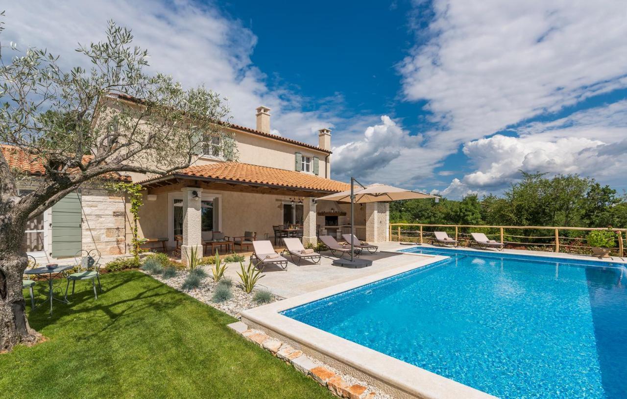 Villa-Osmium Smoljanci Exterior photo