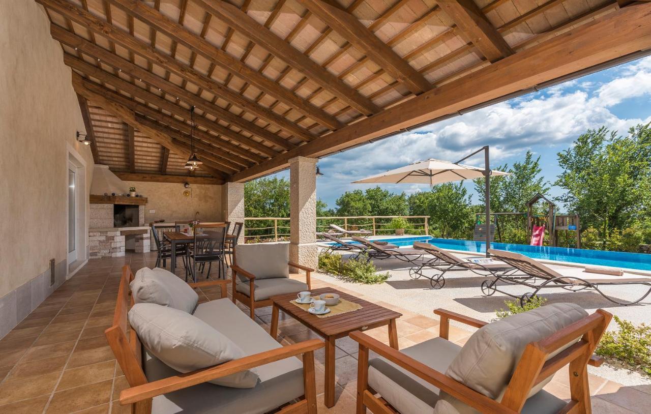 Villa-Osmium Smoljanci Exterior photo